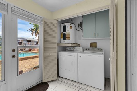 Appartement à louer à Cape Coral, Floride: 2 chambres, 104.79 m2 № 2148616 - photo 22