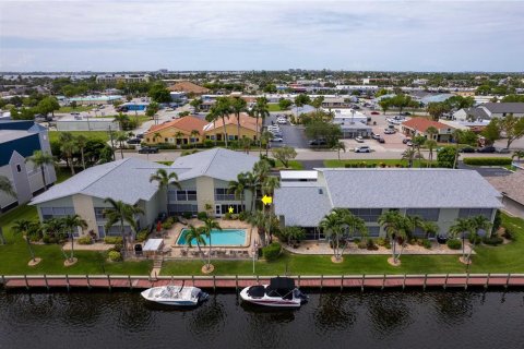 Appartement à louer à Cape Coral, Floride: 2 chambres, 104.79 m2 № 2148616 - photo 6