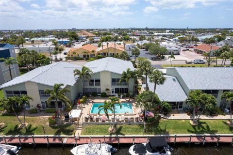 Appartement à Cape Coral, Floride 2 chambres, 104.79 m2 № 2148616