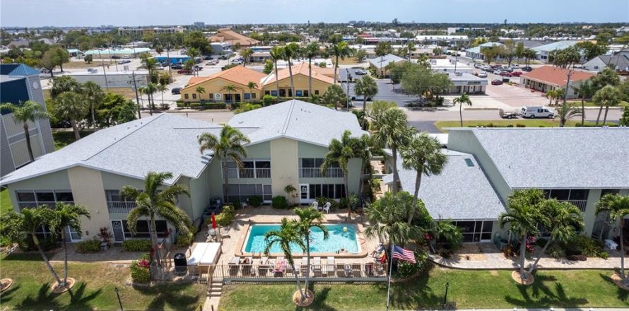 Appartement à Cape Coral, Floride 2 chambres, 104.79 m2 № 2148616