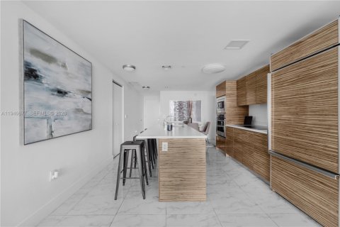 Condominio en venta en Miami, Florida, 1 dormitorio, 79.34 m2 № 2003055 - foto 10