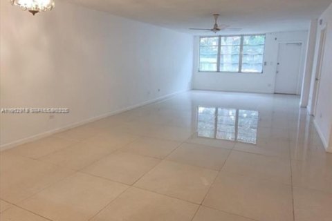 Снять в аренду кондоминиум в Майами, Флорида 2 спальни, 127.83м2, № 2024181 - фото 14