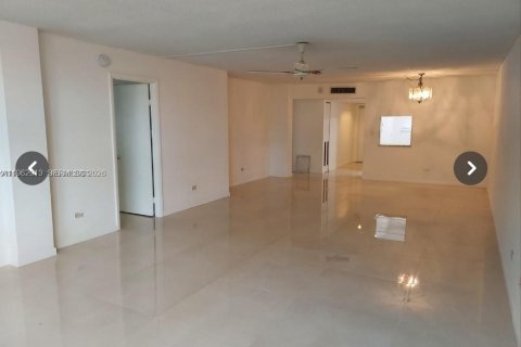 Кондоминиум с 2 спальнями в Майами, Флорида № 2024181