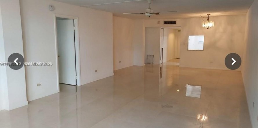 Кондоминиум с 2 спальнями в Майами, Флорида № 2024181