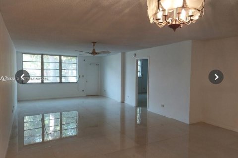Снять в аренду кондоминиум в Майами, Флорида 2 спальни, 127.83м2, № 2024181 - фото 2