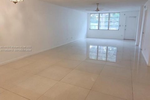 Снять в аренду кондоминиум в Майами, Флорида 2 спальни, 127.83м2, № 2024181 - фото 17