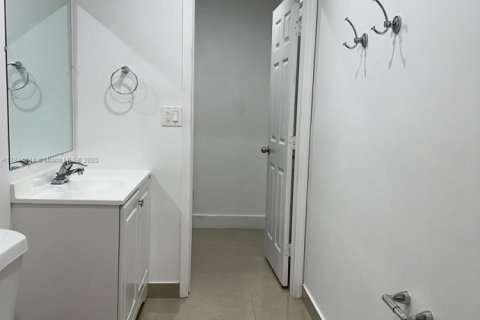 House in Cutler Bay, Florida 4 bedrooms, 173.17 sq.m. № 1839350 - photo 20
