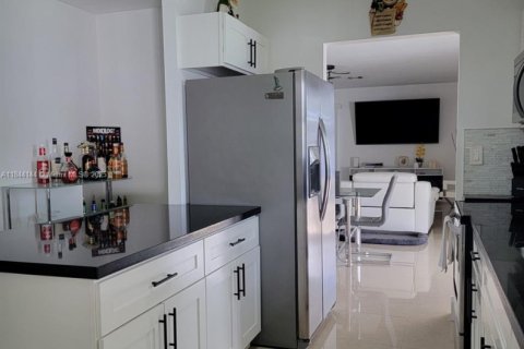 House in Cutler Bay, Florida 4 bedrooms, 173.17 sq.m. № 1839350 - photo 7