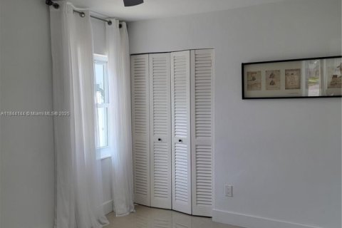House in Cutler Bay, Florida 4 bedrooms, 173.17 sq.m. № 1839350 - photo 26