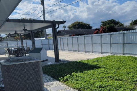 House in Cutler Bay, Florida 4 bedrooms, 173.17 sq.m. № 1839350 - photo 23