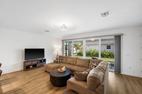 House in Port St. Lucie, Florida 3 bedrooms, 162.58 sq.m. № 2086845 - photo 19