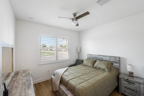 House in Port St. Lucie, Florida 3 bedrooms, 162.58 sq.m. № 2086845 - photo 12