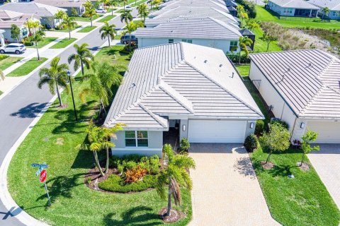 House in Port St. Lucie, Florida 3 bedrooms, 162.58 sq.m. № 2086845