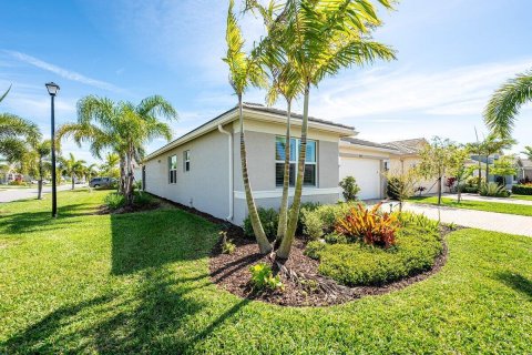 House in Port St. Lucie, Florida 3 bedrooms, 162.58 sq.m. № 2086845 - photo 14