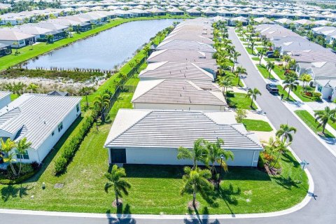 House in Port St. Lucie, Florida 3 bedrooms, 162.58 sq.m. № 2086845 - photo 20