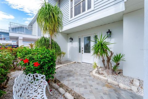 House in Fort Myers Beach, Florida 3 bedrooms, 171.87 sq.m. № 1565078 - photo 3
