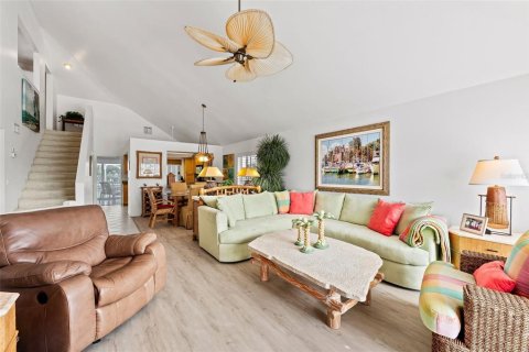 House in Fort Myers Beach, Florida 3 bedrooms, 171.87 sq.m. № 1565078 - photo 8