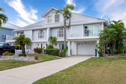 House in Fort Myers Beach, Florida 3 bedrooms, 171.87 sq.m. № 1565078 - photo 2