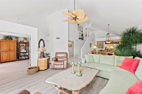House in Fort Myers Beach, Florida 3 bedrooms, 171.87 sq.m. № 1565078 - photo 9