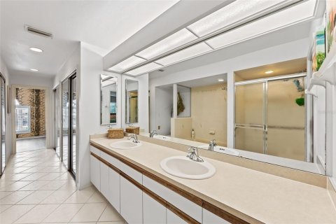 House in Fort Myers Beach, Florida 3 bedrooms, 171.87 sq.m. № 1565078 - photo 24