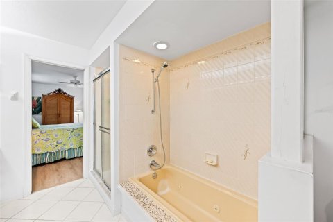 House in Fort Myers Beach, Florida 3 bedrooms, 171.87 sq.m. № 1565078 - photo 25