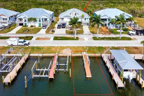 House in Fort Myers Beach, Florida 3 bedrooms, 171.87 sq.m. № 1565078 - photo 1
