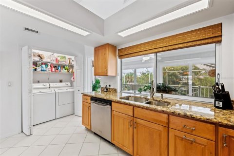 House in Fort Myers Beach, Florida 3 bedrooms, 171.87 sq.m. № 1565078 - photo 18