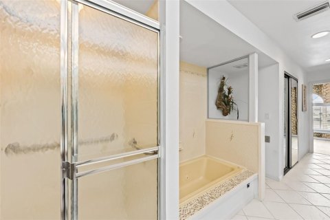 House in Fort Myers Beach, Florida 3 bedrooms, 171.87 sq.m. № 1565078 - photo 26