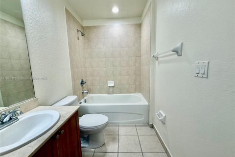 Copropriété à louer à Doral, Floride: 3 chambres, 112.13 m2 № 1937272 - photo 19