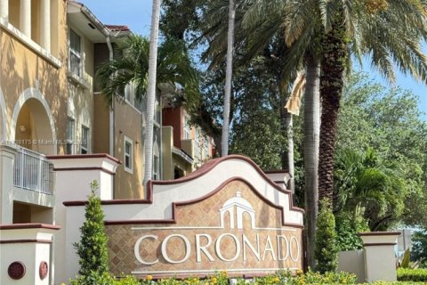 Copropriété à louer à Doral, Floride: 3 chambres, 112.13 m2 № 1937272 - photo 1