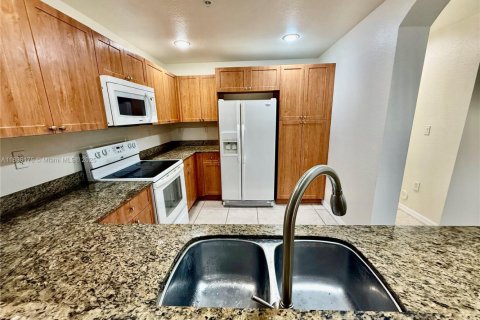 Copropriété à louer à Doral, Floride: 3 chambres, 112.13 m2 № 1937272 - photo 11