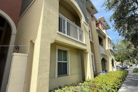 Copropriété à louer à Doral, Floride: 3 chambres, 112.13 m2 № 1937272 - photo 3