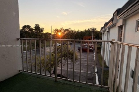 Снять в аренду кондоминиум в Майами, Флорида 2 спальни, 70.88м2, № 1984688 - фото 16