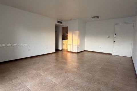 Снять в аренду кондоминиум в Майами, Флорида 2 спальни, 70.88м2, № 1984688 - фото 4