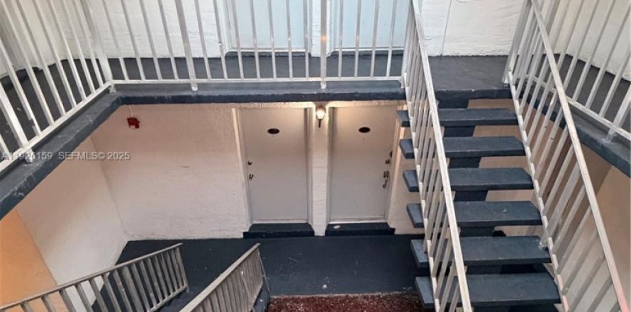 Кондоминиум с 2 спальнями в Майами, Флорида № 1984688