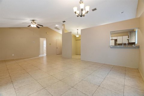 Villa ou maison à louer à Orlando, Floride: 3 chambres, 143.53 m2 № 2425346 - photo 6