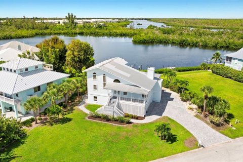 Villa ou maison à vendre à Placida, Floride: 4 chambres, 382.57 m2 № 2217372 - photo 5