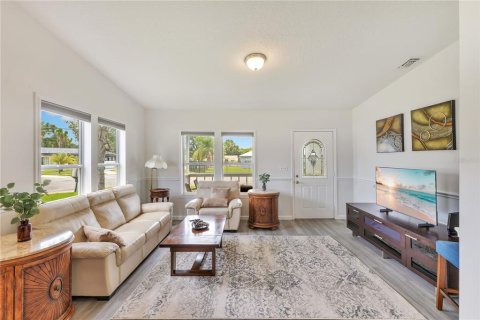 House in Kissimmee, Florida 3 bedrooms, 101.82 sq.m. № 2150975 - photo 3