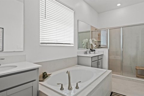 House in DeBary, Florida 4 bedrooms, 246.19 sq.m. № 1822350 - photo 12