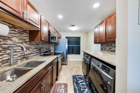 Condo in Delray Beach, Florida, 2 bedrooms  № 1705766 - photo 15
