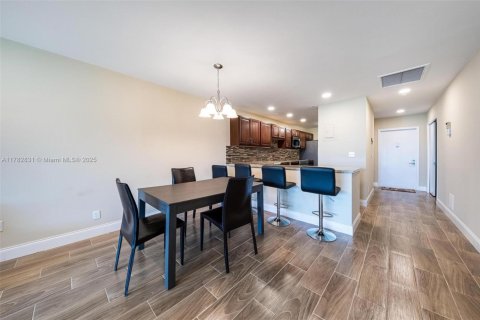 Condo in Delray Beach, Florida, 2 bedrooms  № 1705766 - photo 9