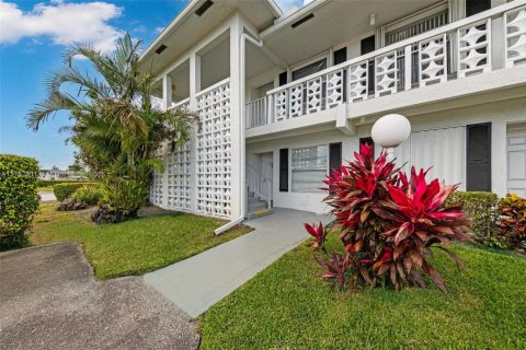 Condo in Delray Beach, Florida, 2 bedrooms  № 1705766 - photo 1