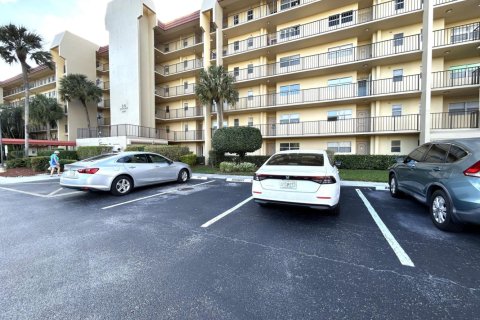 Condo in Lake Worth, Florida, 2 bedrooms  № 1007662 - photo 1