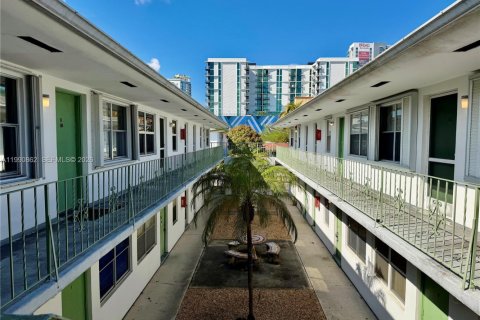 Condominio en Hollywood, Florida, 1 dormitorio  № 2058124