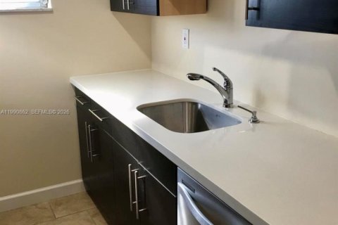 Condominio en alquiler en Hollywood, Florida, 1 dormitorio, 54.44 m2 № 2058124 - foto 3