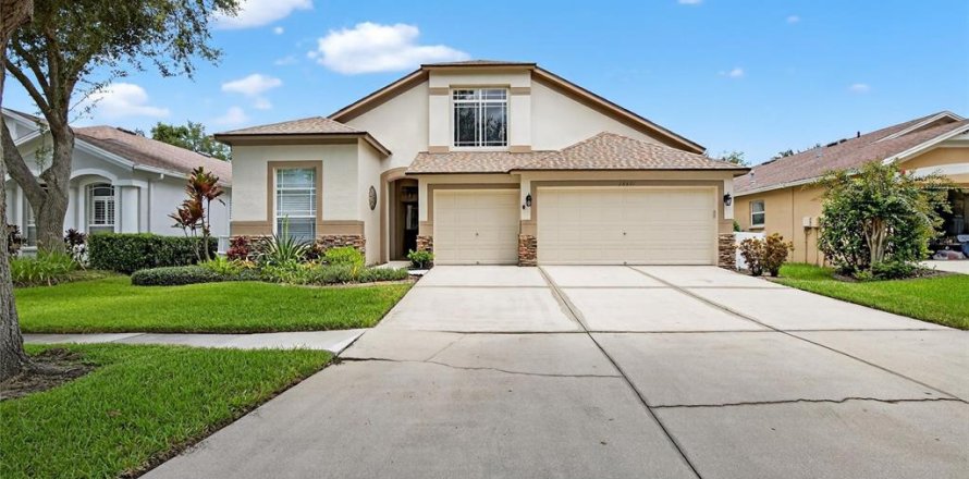 House in Fish Hawk, Florida 5 bedrooms, 246.66 sq.m. № 1885519