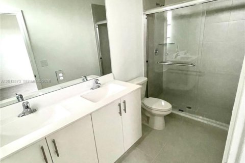 Copropriété à vendre à Miami, Floride: 3 chambres, 122.63 m2 № 2300955 - photo 13