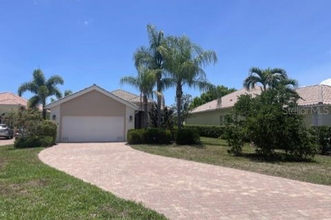 House in Sarasota, Florida 3 bedrooms, 204.48 sq.m. № 2148434 - photo 2