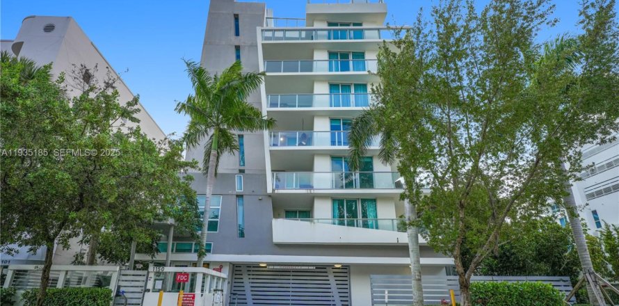 Condo in Bay Harbor Islands, Florida, 3 bedrooms  № 1994120