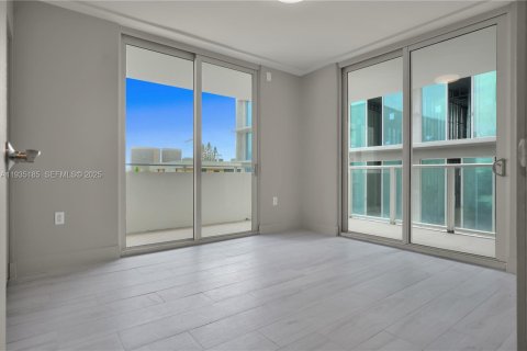 Condo in Bay Harbor Islands, Florida, 3 bedrooms  № 1994120 - photo 12